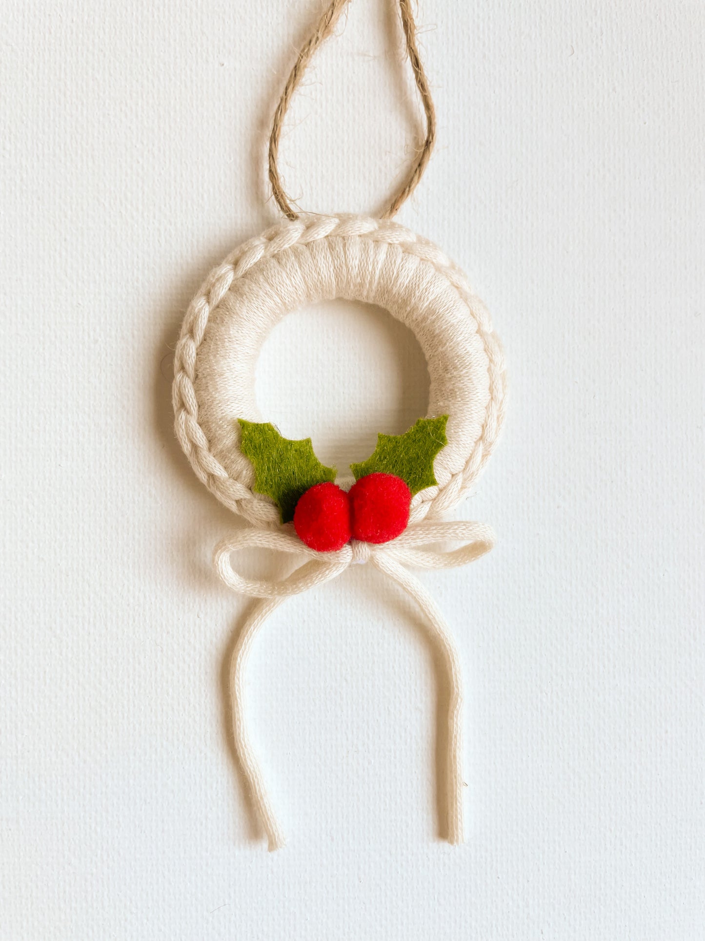 HOLIDAY WREATH ORNAMENT