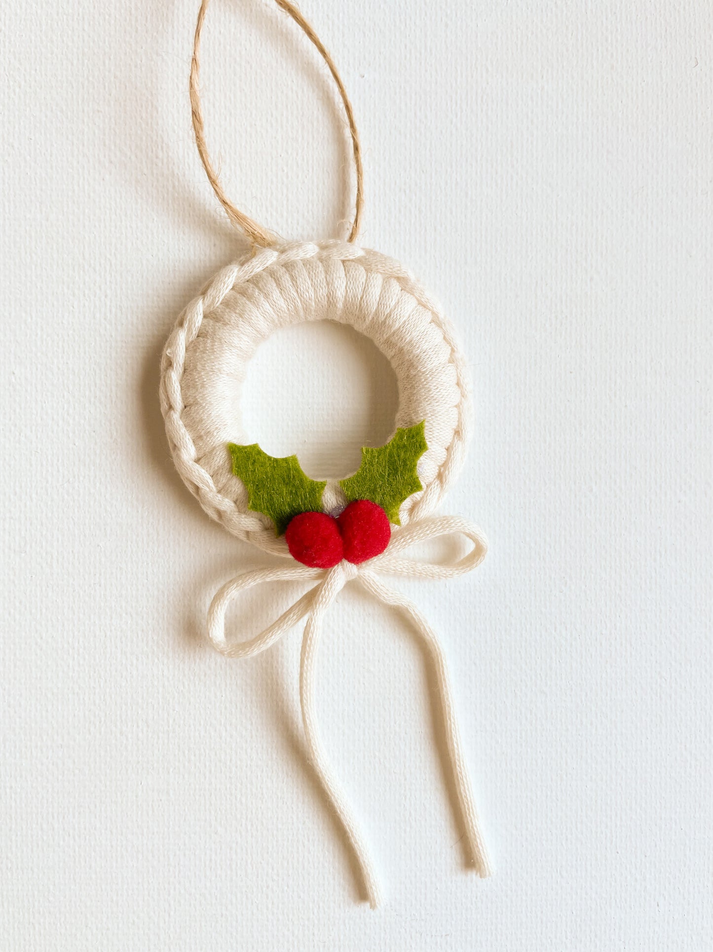 HOLIDAY WREATH ORNAMENT