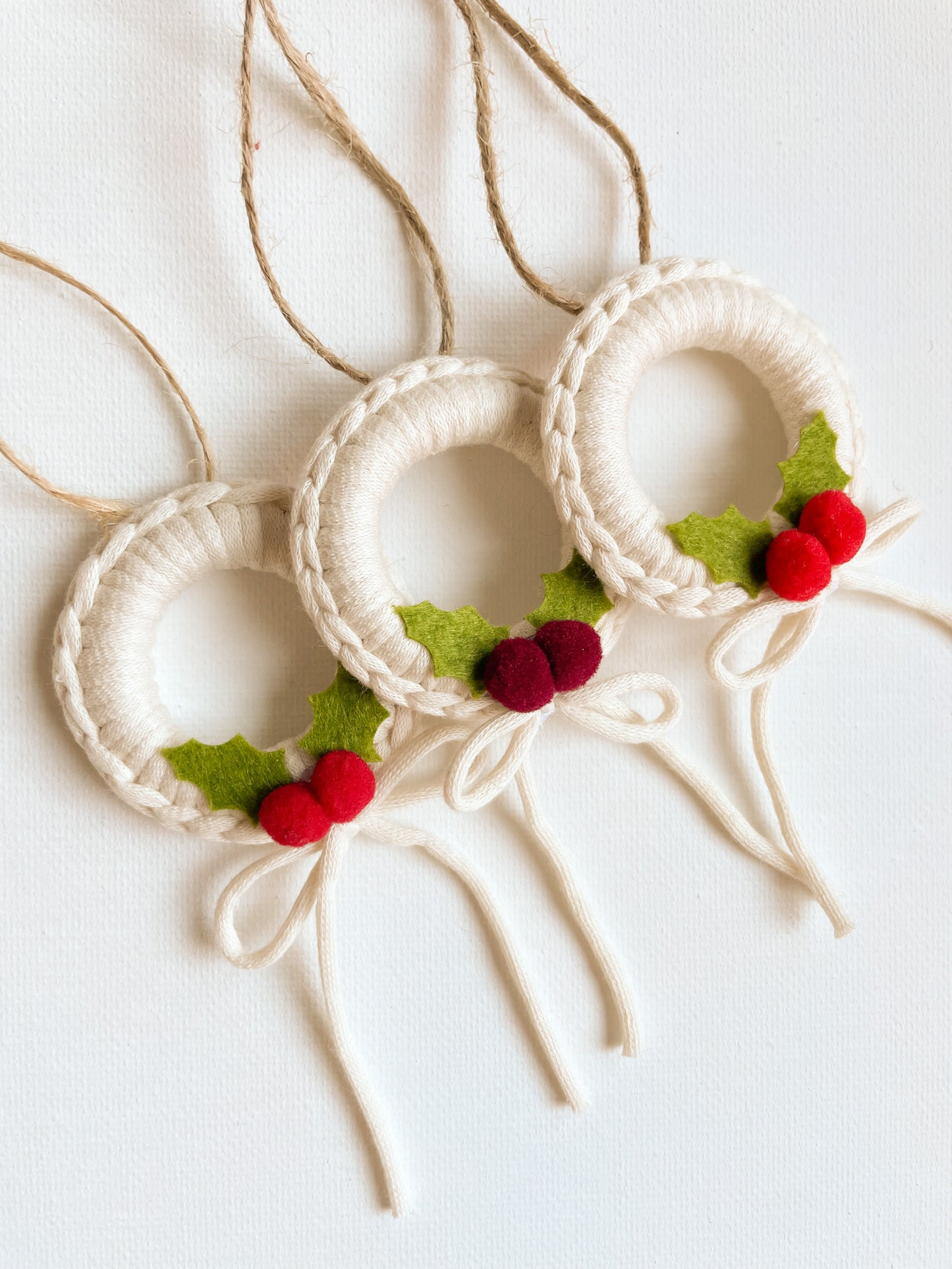 HOLIDAY WREATH ORNAMENT