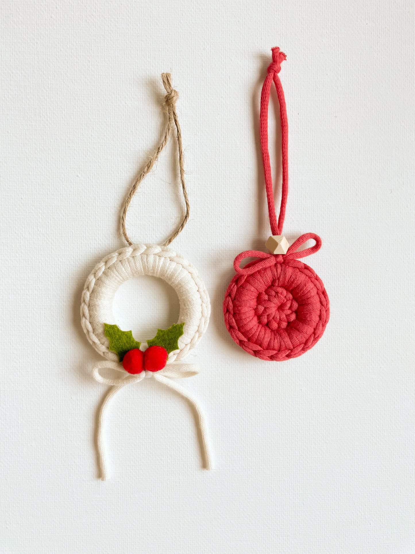 HOLIDAY WREATH ORNAMENT